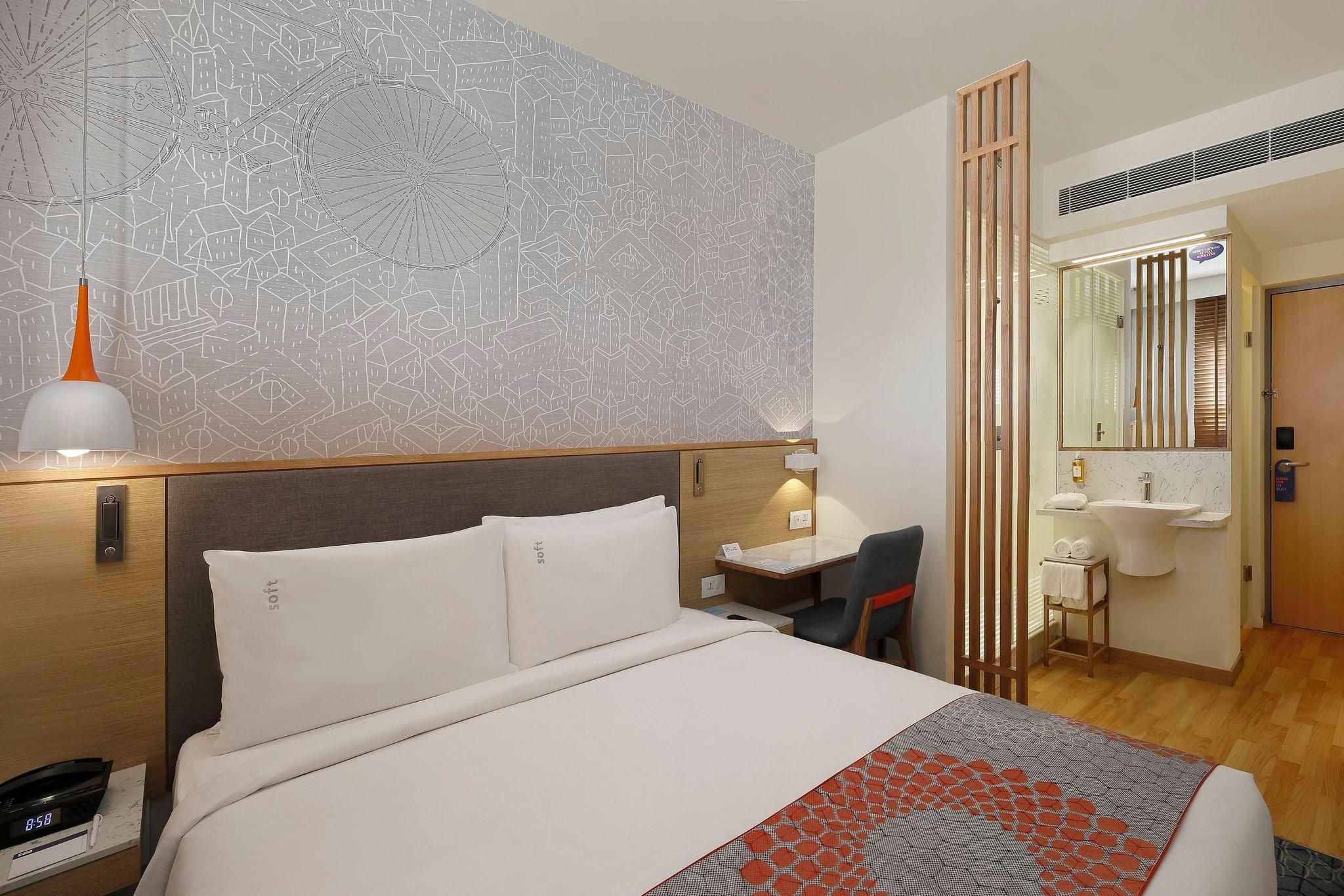 1 Queen Bed Suite with free laundromat