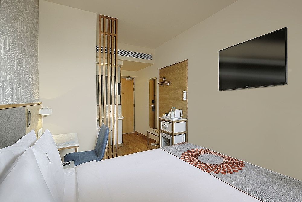 Holiday Inn Express Hyderabad Banjara Hills, an IHG Hotel Standard Room, 1 Queen Bed 3