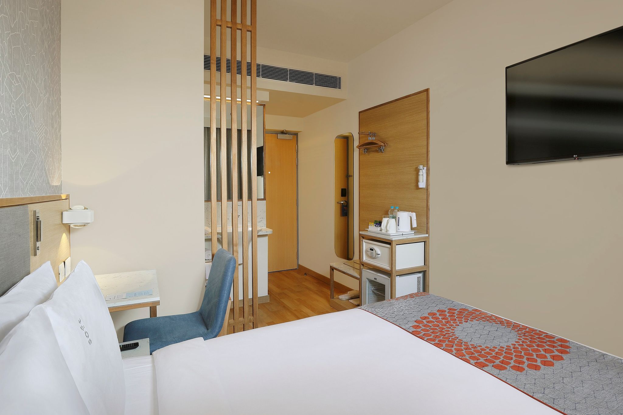 Holiday Inn Express Hyderabad Banjara Hills, an IHG Hotel Standard Room, 1 Queen Bed 4
