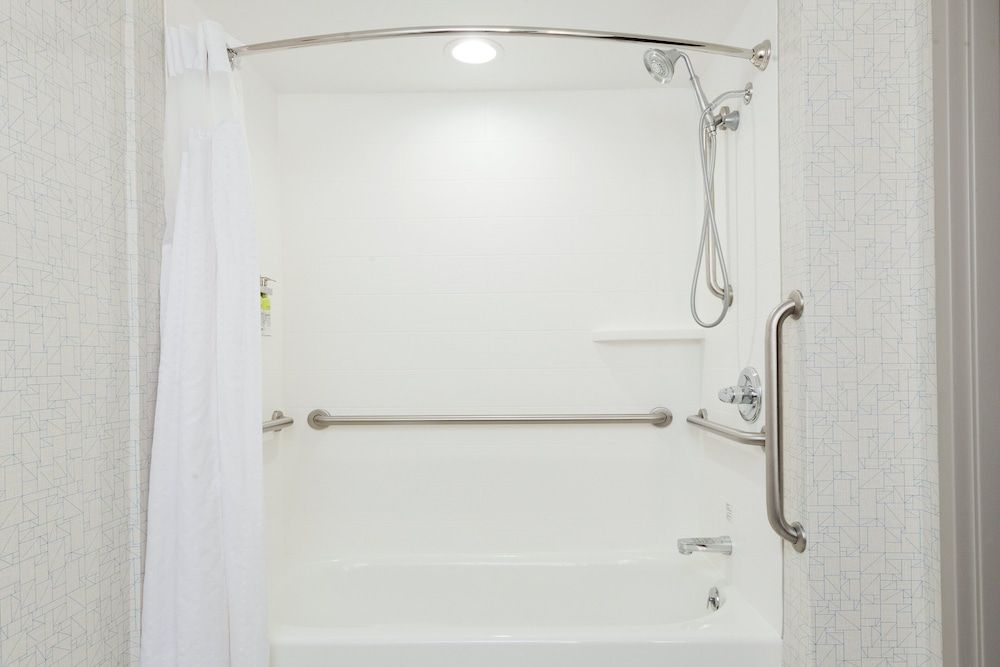 Standard Room, 1 King Bed, Accessible (Comm, Accessible Tub)