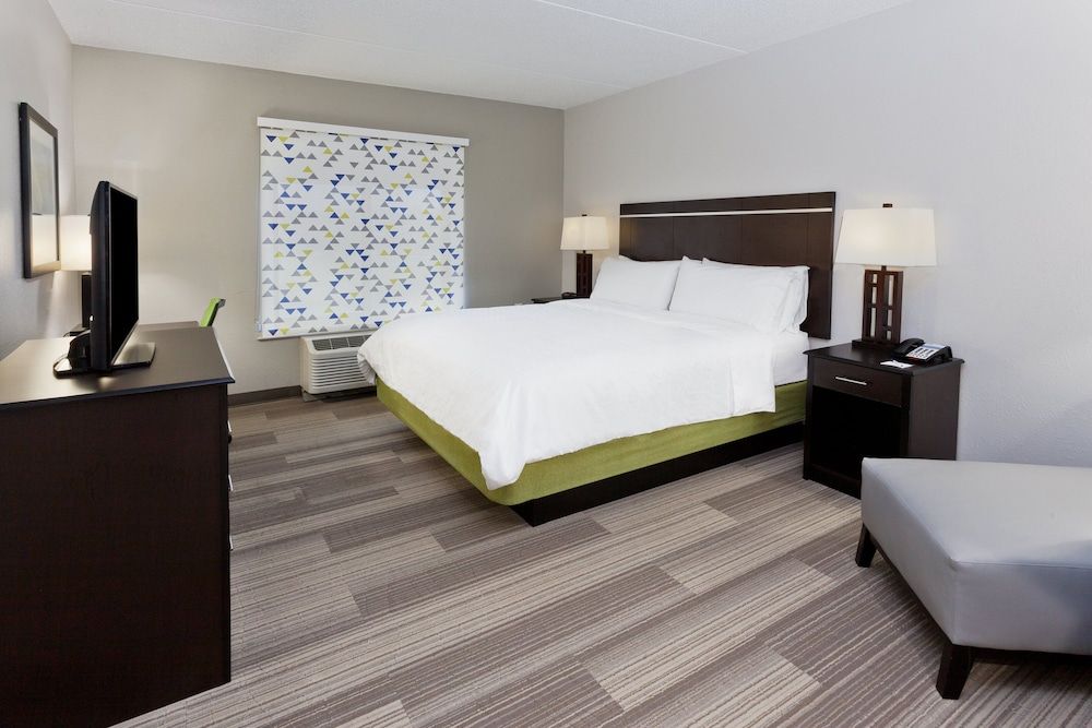 Standard Room, 1 King Bed, Accessible (Comm, Accessible Tub)