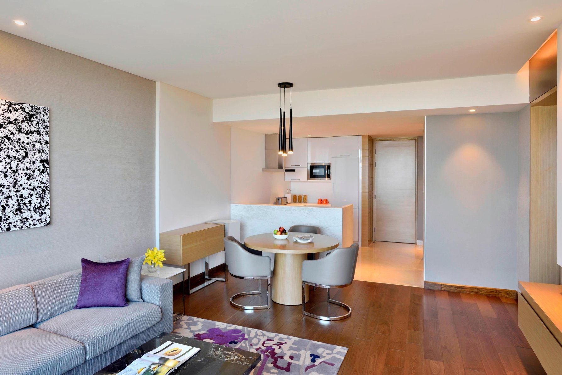 One-Bedroom King Apartment Living Area