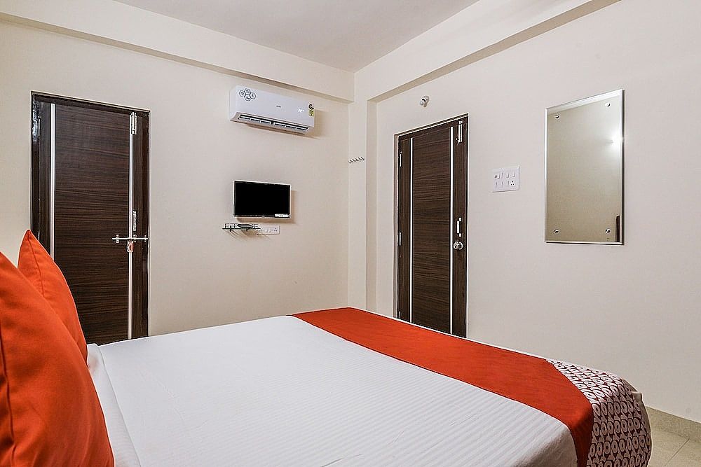 undefined OYO 16469 Pramukh Hotels 9