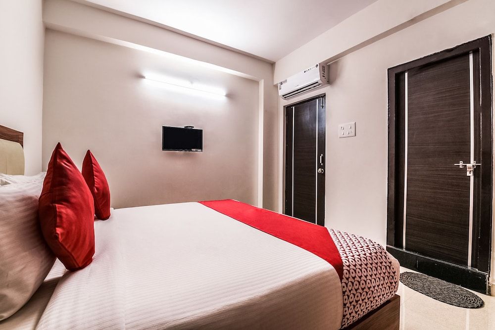 OYO 16469 Pramukh Hotels Double or Twin Room 4
