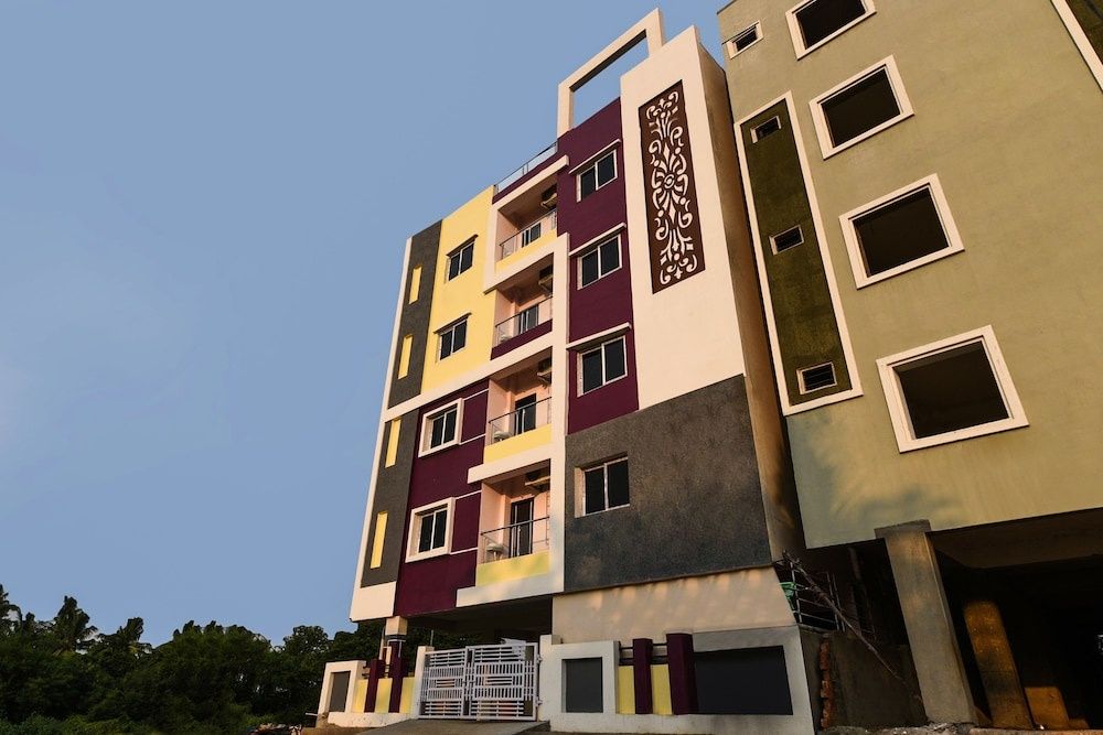 undefined OYO 16469 Pramukh Hotels 2