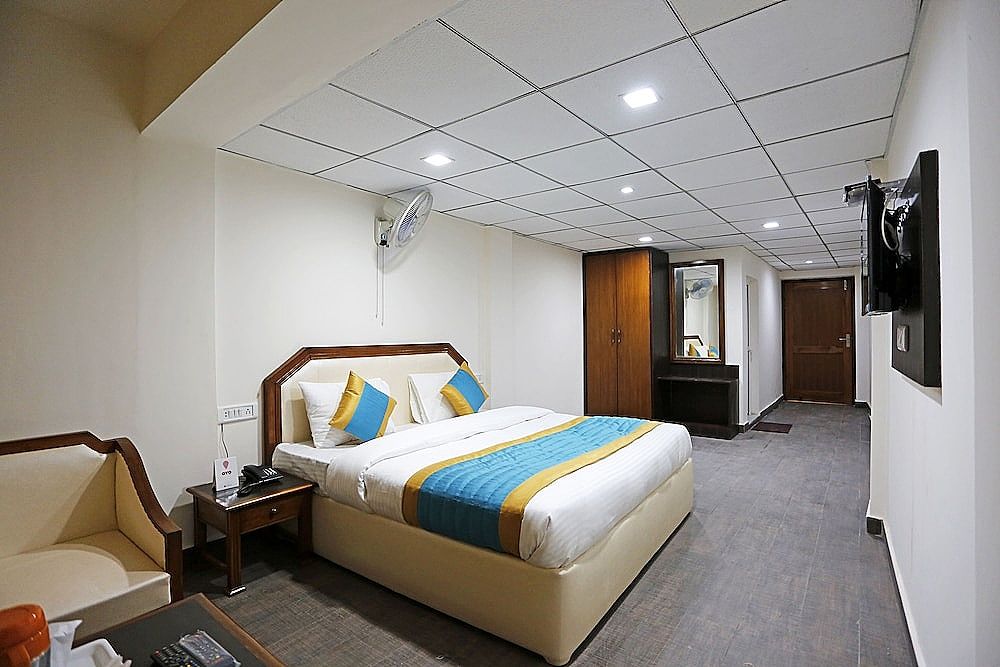 OYO 8989 Hotel Raj Deluxe Double or Twin Room 2
