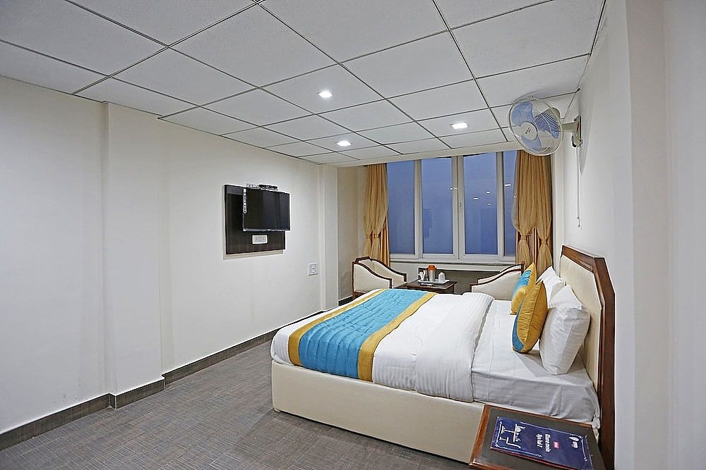 OYO 8989 Hotel Raj Deluxe Double or Twin Room