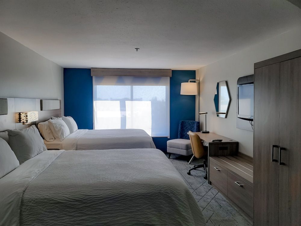 Suite, 2 Queen Beds, Accessible (Communications)