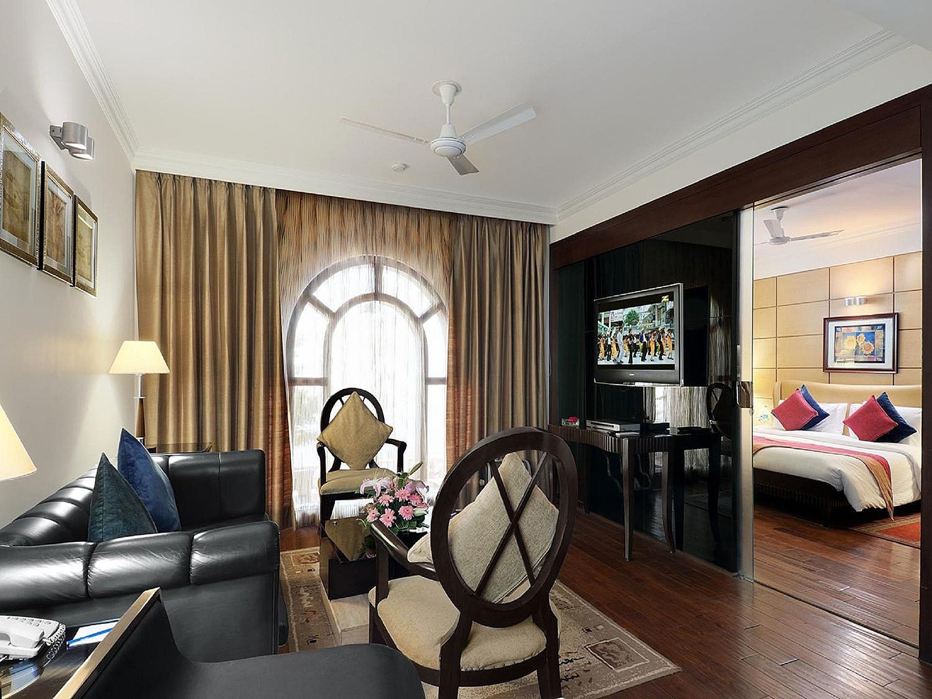 1 Queen Bed, Valley View Suite, Non-Smoking