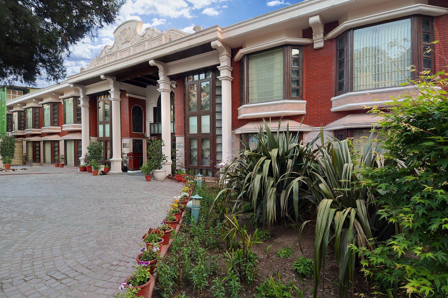 undefined Ramada by Wyndham Mussoorie Mall Road. 6