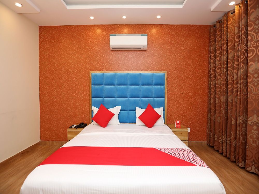 OYO 22094 Hi Star Rooms Double or Twin Room 13