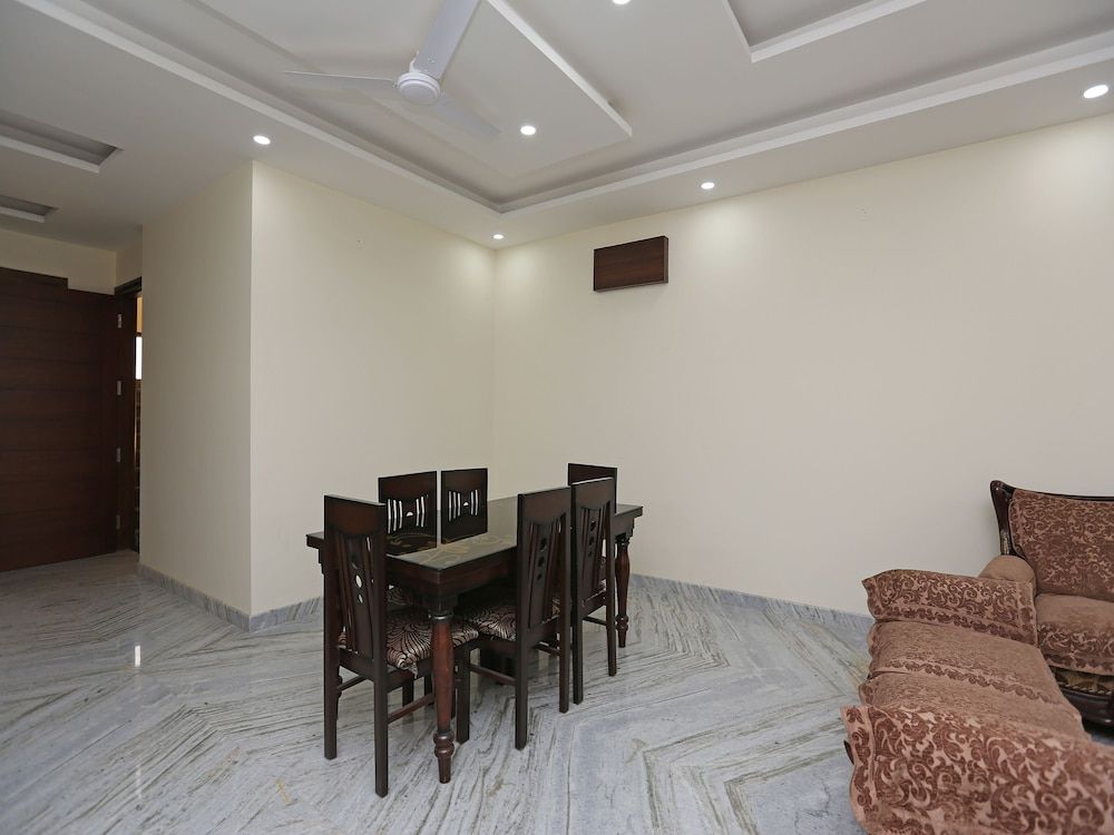 OYO 22094 Hi Star Rooms Double or Twin Room 3