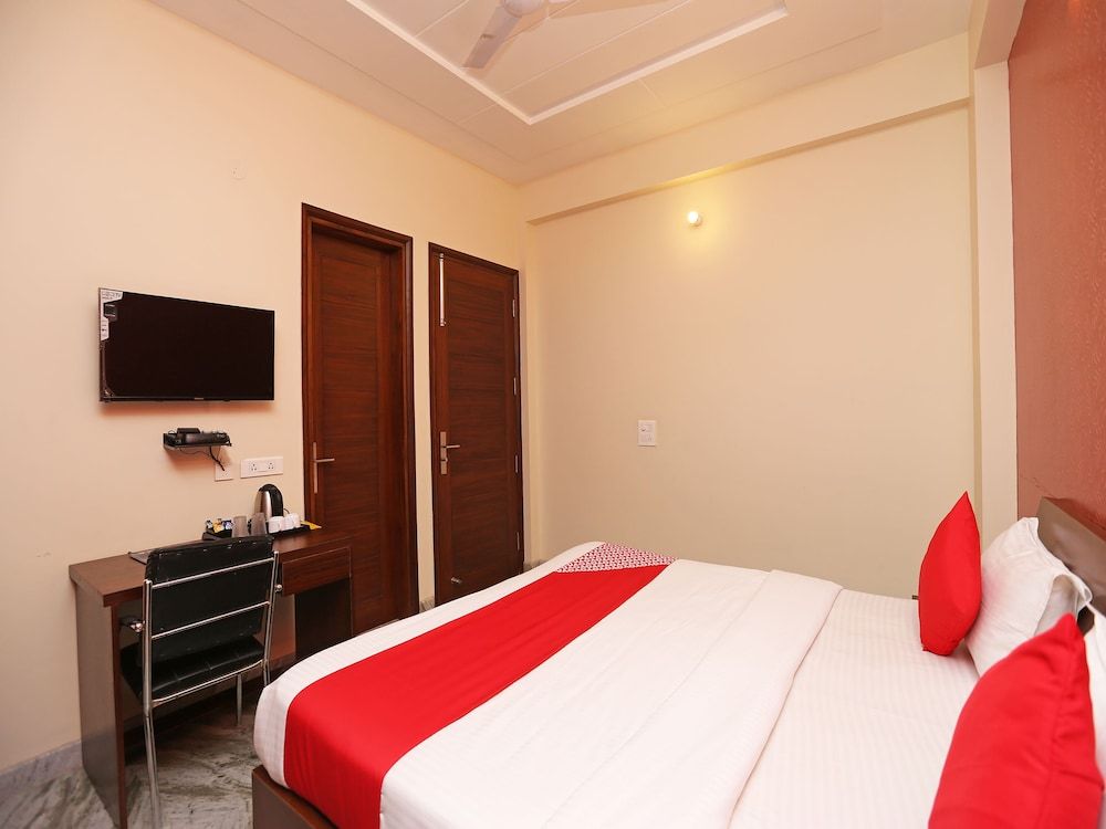 OYO 22094 Hi Star Rooms Double or Twin Room 9