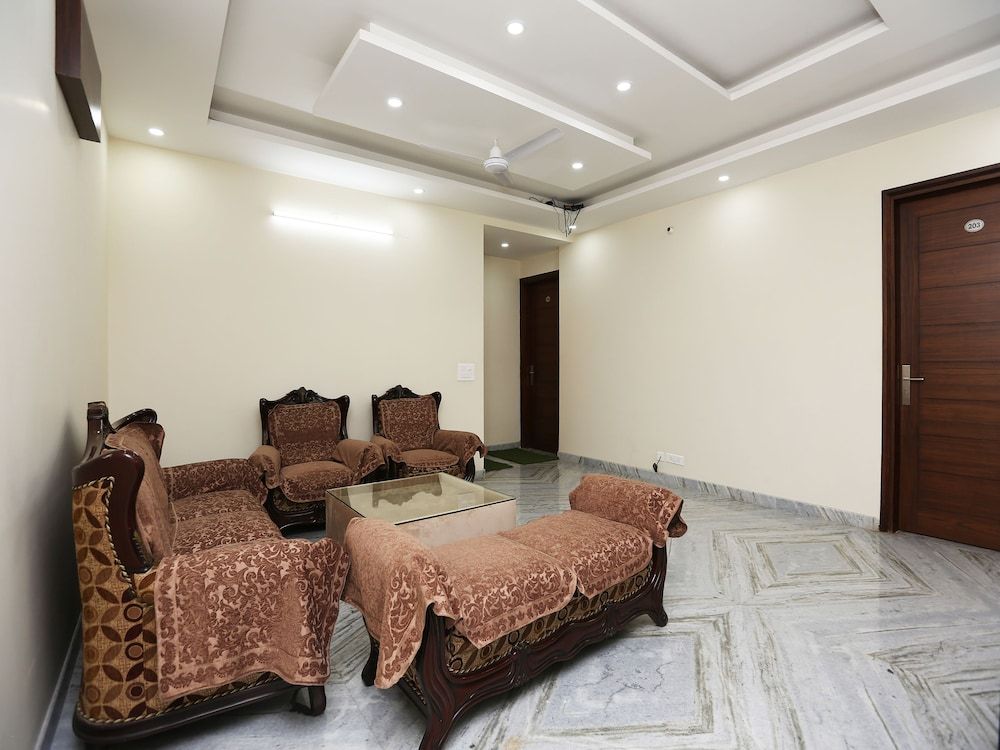 OYO 22094 Hi Star Rooms Double or Twin Room 8