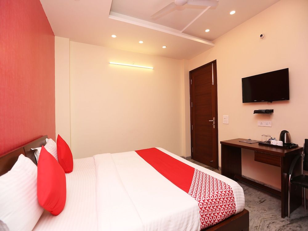 OYO 22094 Hi Star Rooms Double or Twin Room 12