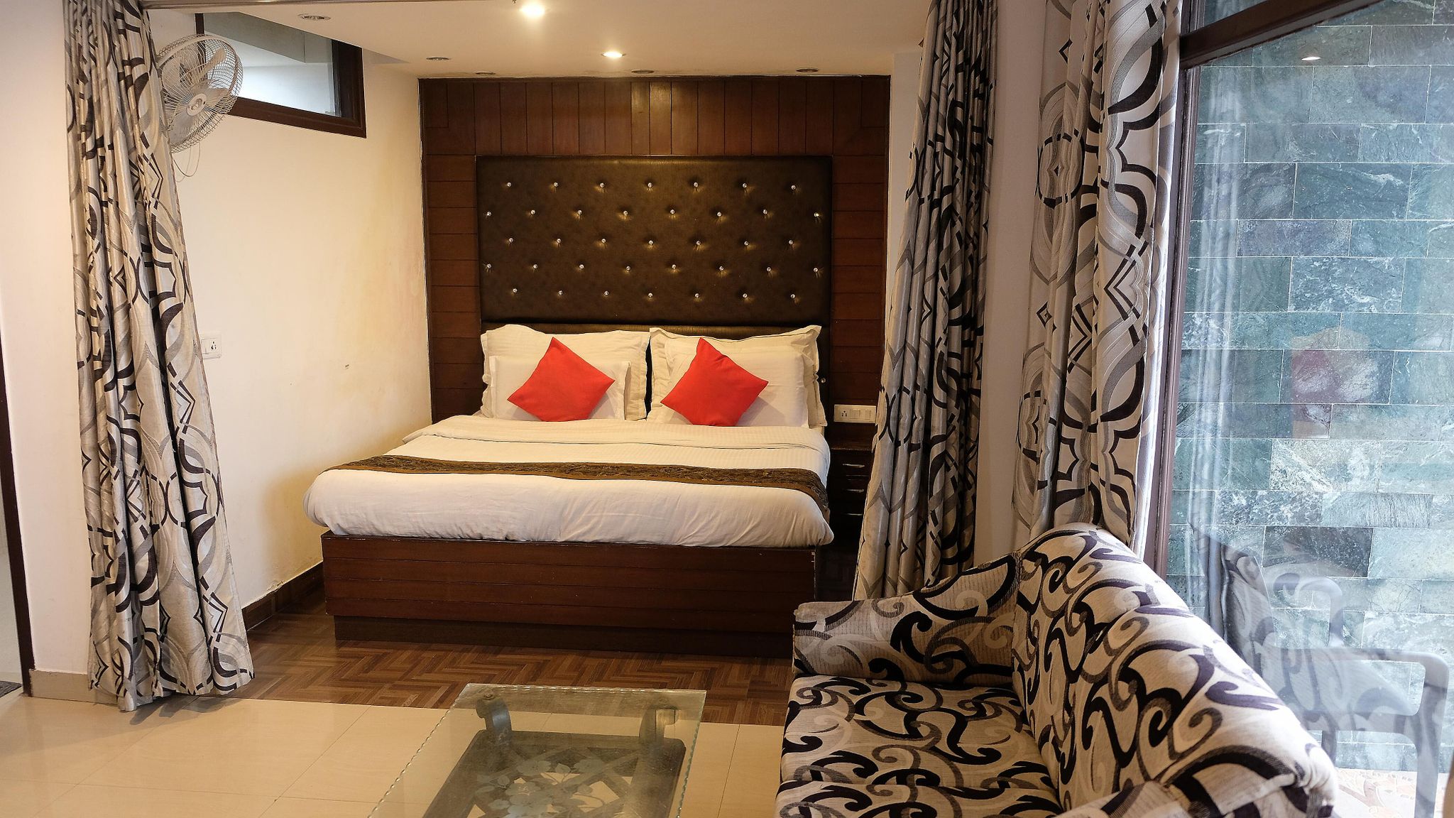 Hotel Luxmount