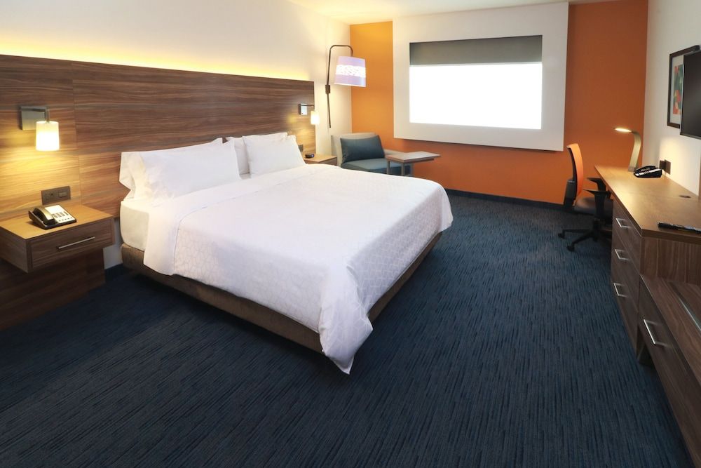 Standard Room, 1 King Bed, Microwave (Minifridge)