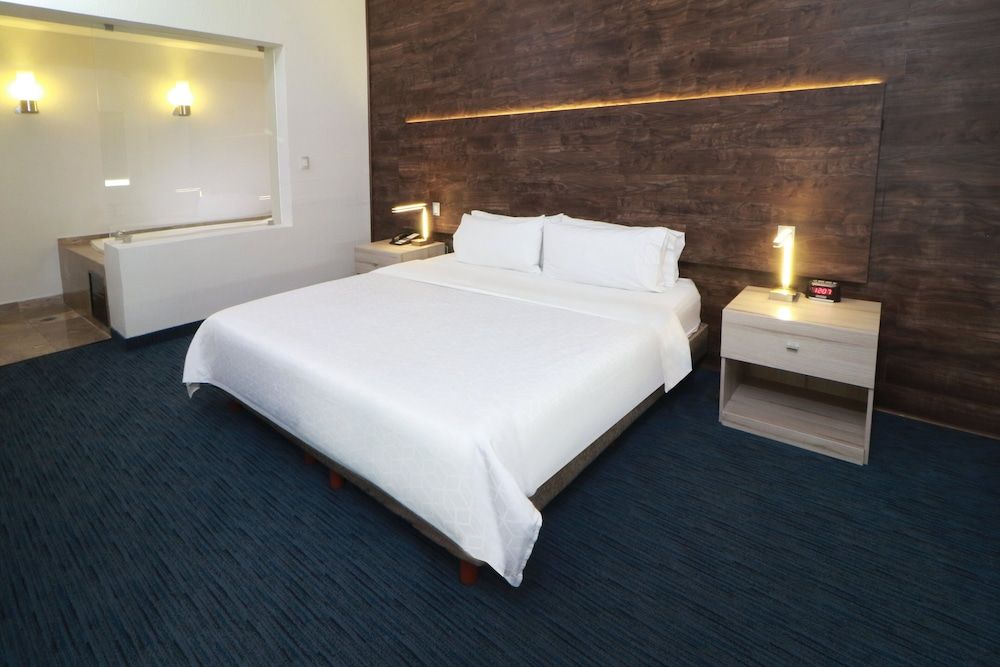 Suite, 1 King Bed