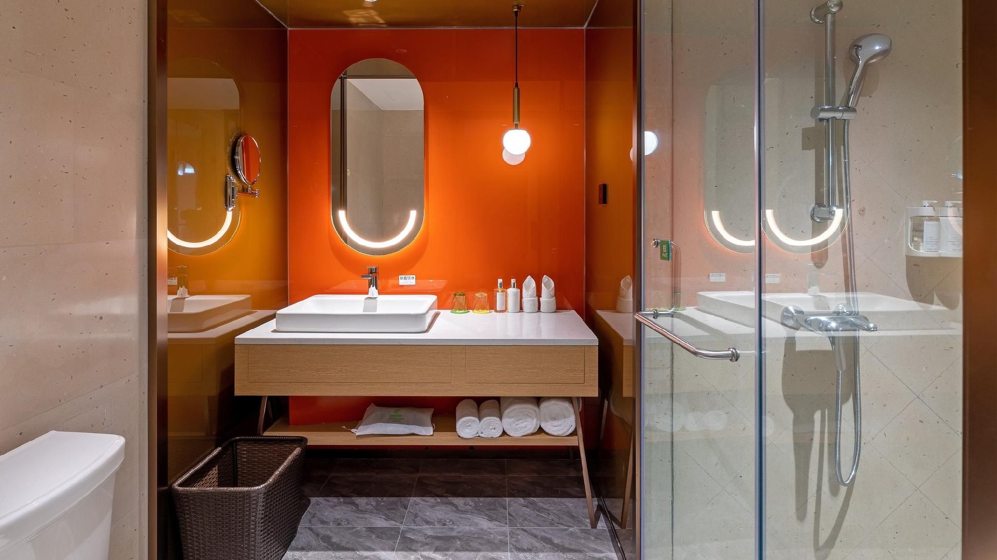 1 King Bed Standard Non Smoking