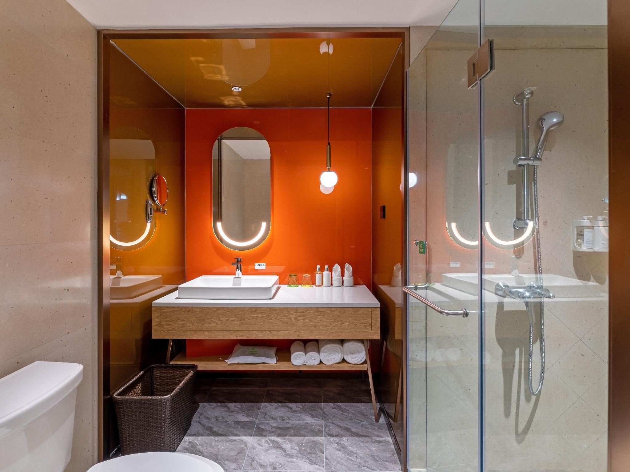 undefined Holiday Inn Chongqing Guanyinqiao by IHG 5