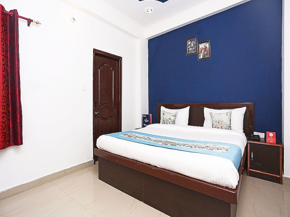 undefined OYO 9846 Royal Plaza 7