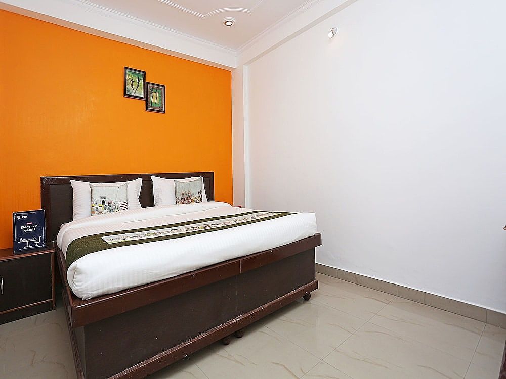 undefined OYO 9846 Royal Plaza 6