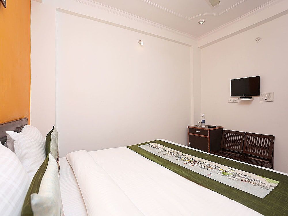 undefined OYO 9846 Royal Plaza 5