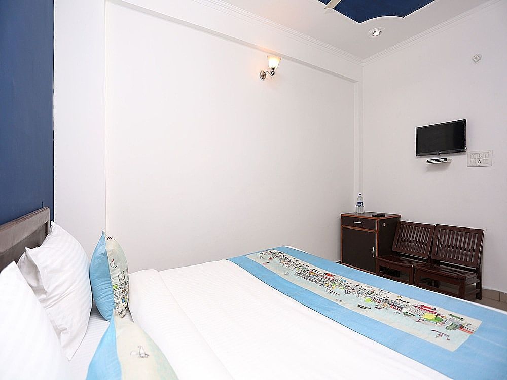 undefined OYO 9846 Royal Plaza 8