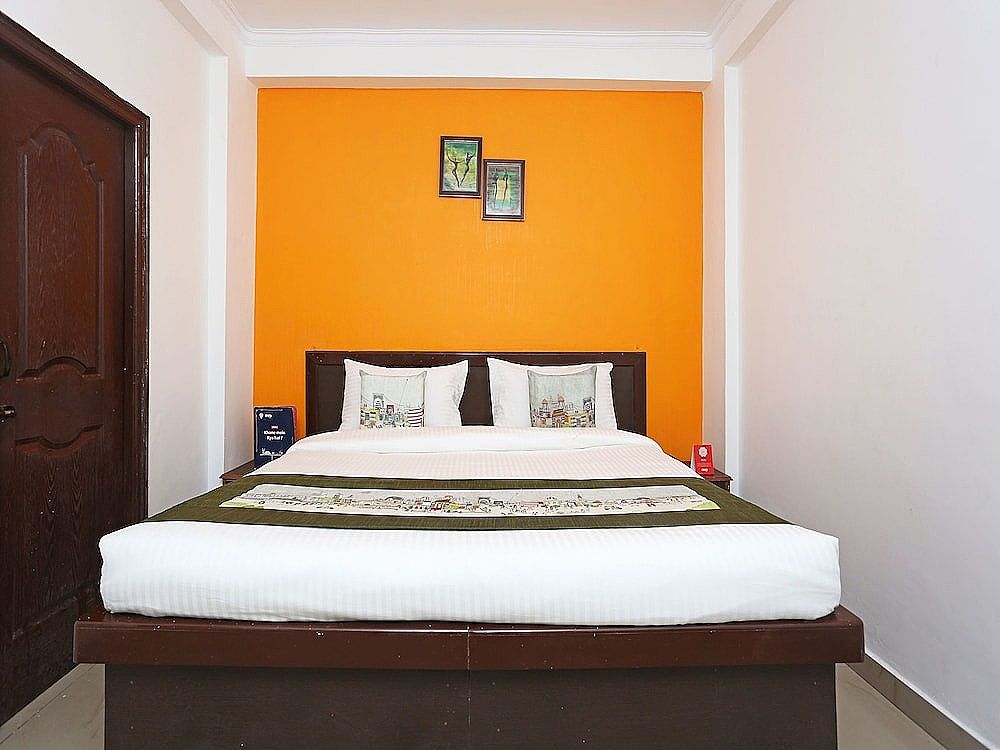 undefined OYO 9846 Royal Plaza 4