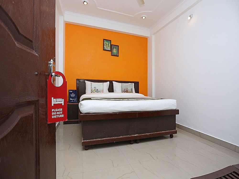 undefined OYO 9846 Royal Plaza 9