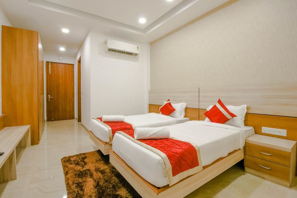 Siesta Medanta Medicity Deluxe Double Room 3