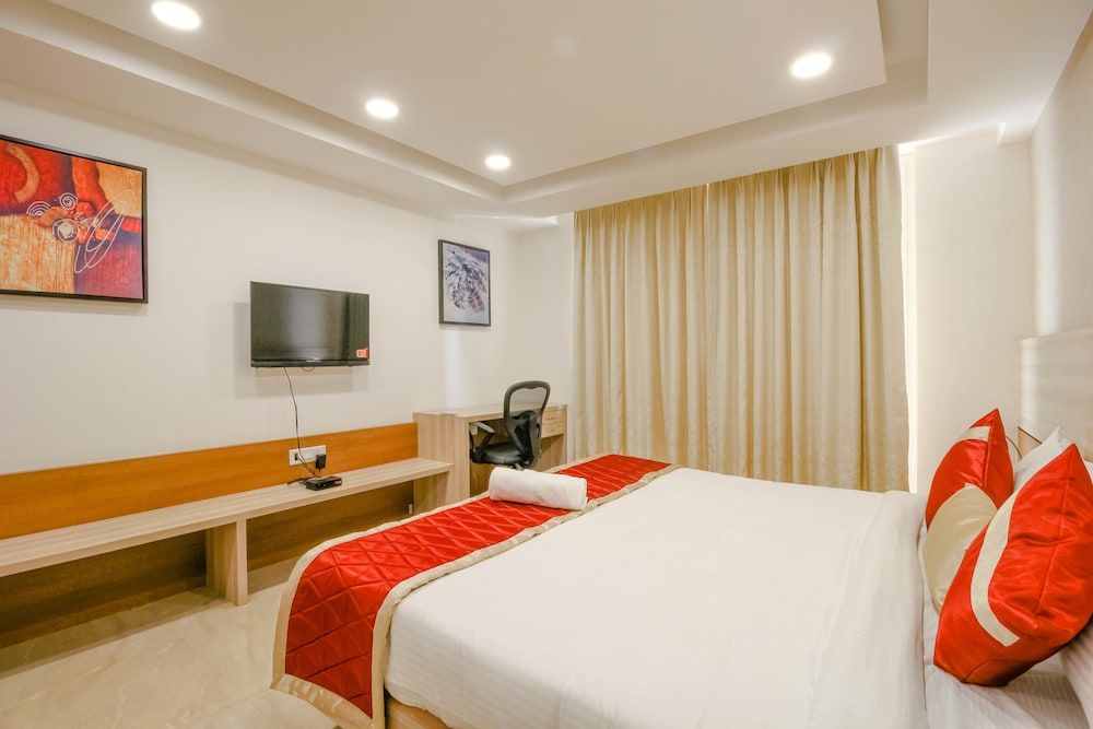 Siesta Medanta Medicity Deluxe Double Room 4