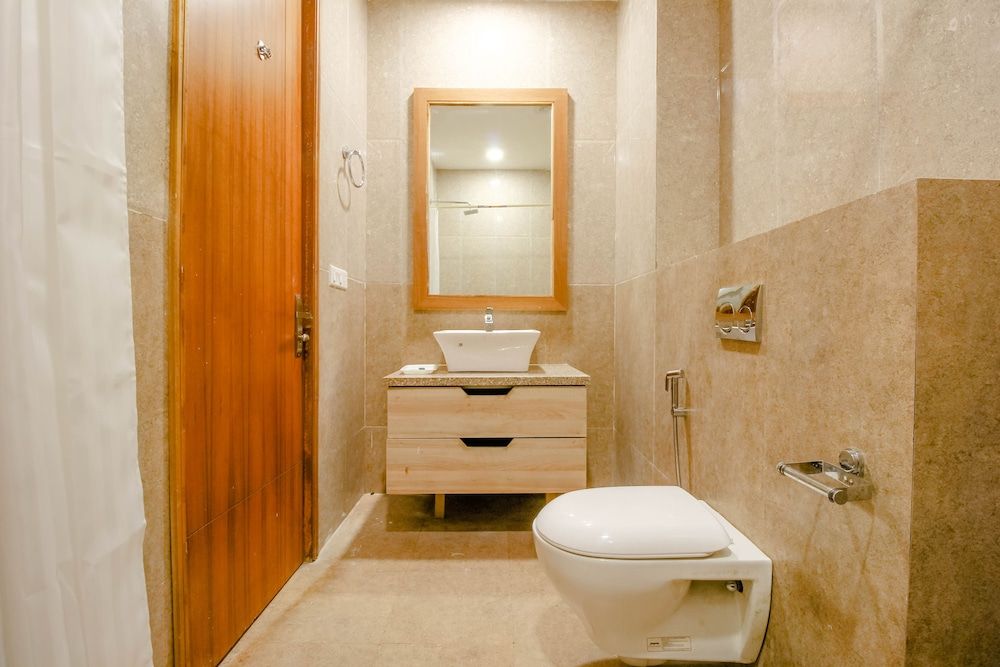 Siesta Medanta Medicity Deluxe Double Room 9