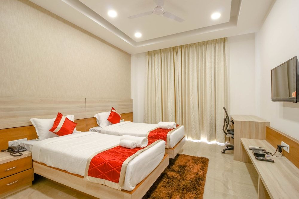 Siesta Medanta Medicity Deluxe Double Room