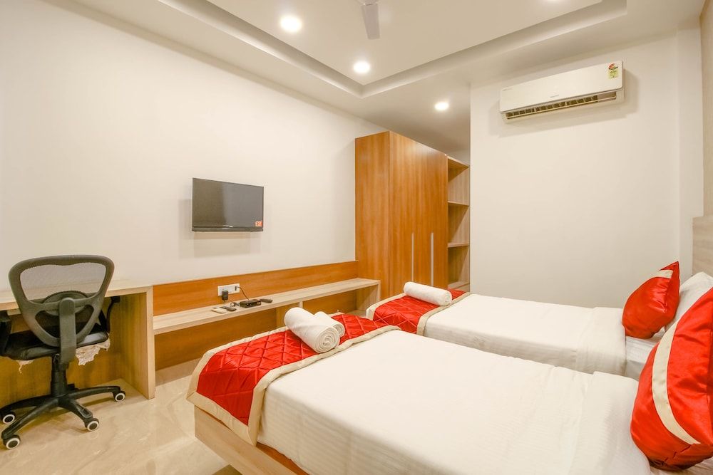 Siesta Medanta Medicity Deluxe Double Room 2