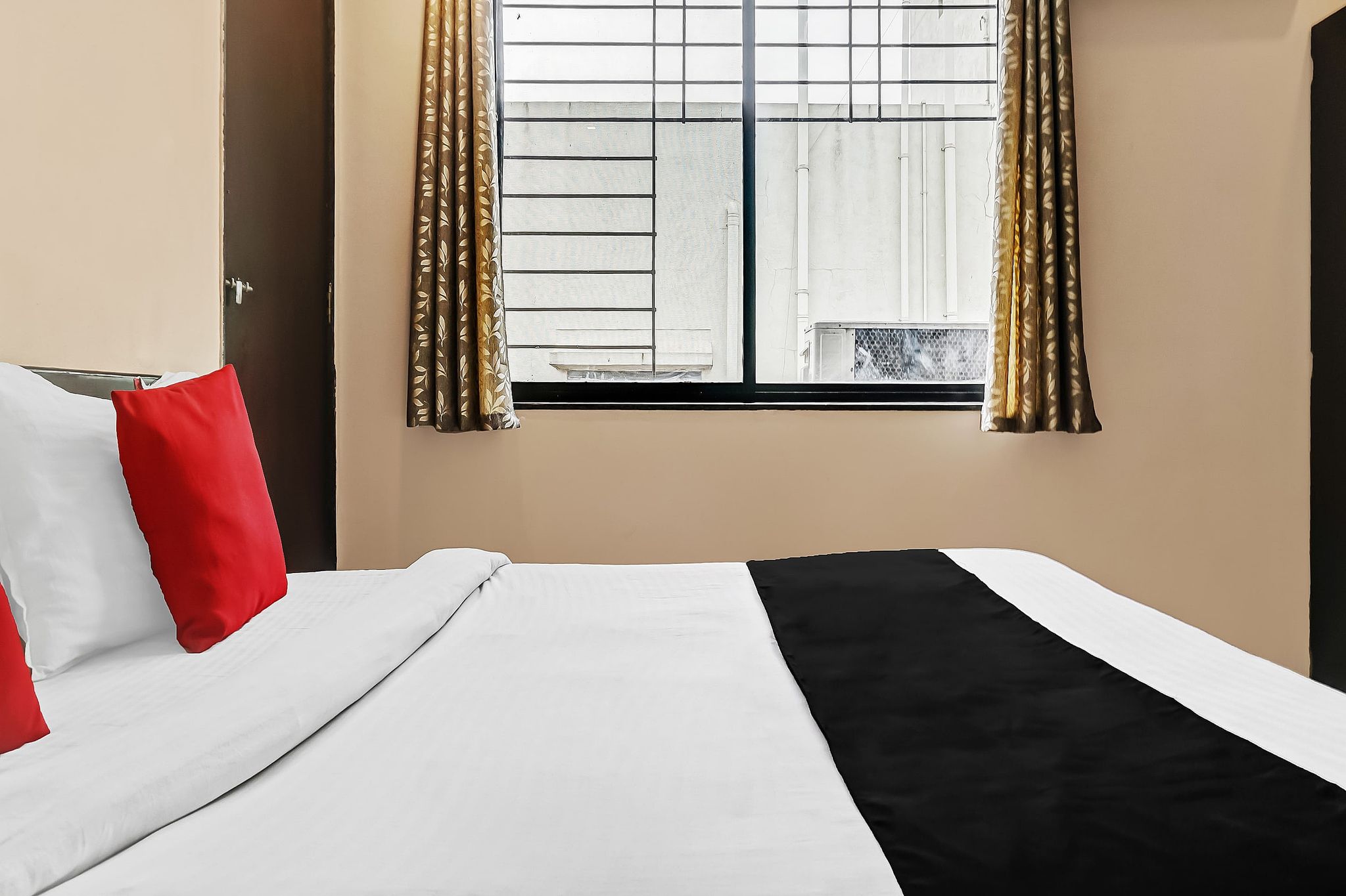 Super Hotel O Log Inn Plaza Near EON IT Park Classic 12
