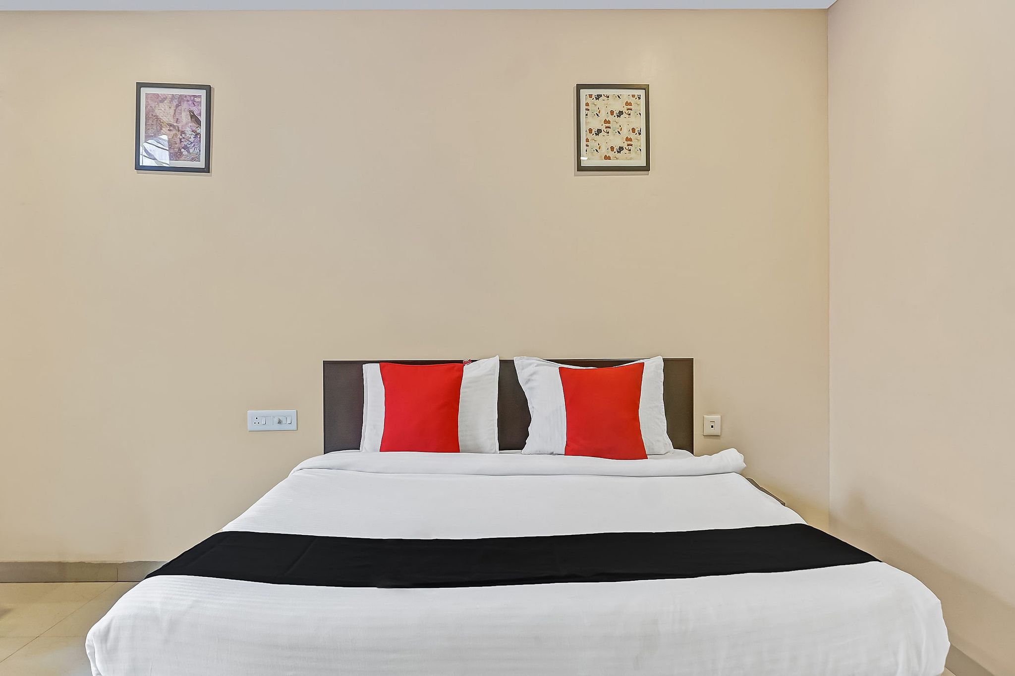 Super Hotel O Log Inn Plaza Near EON IT Park Classic 8