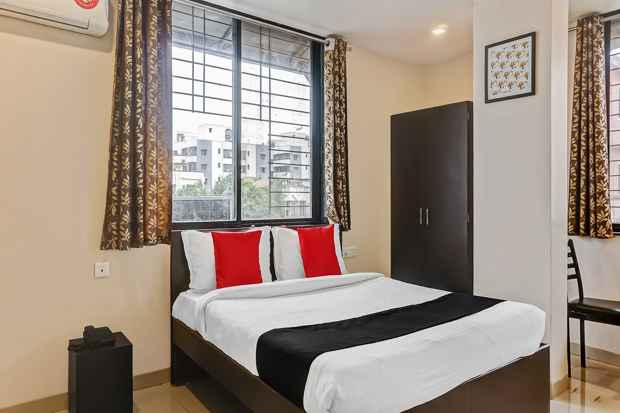 Super Hotel O Log Inn Plaza Near EON IT Park Classic 5