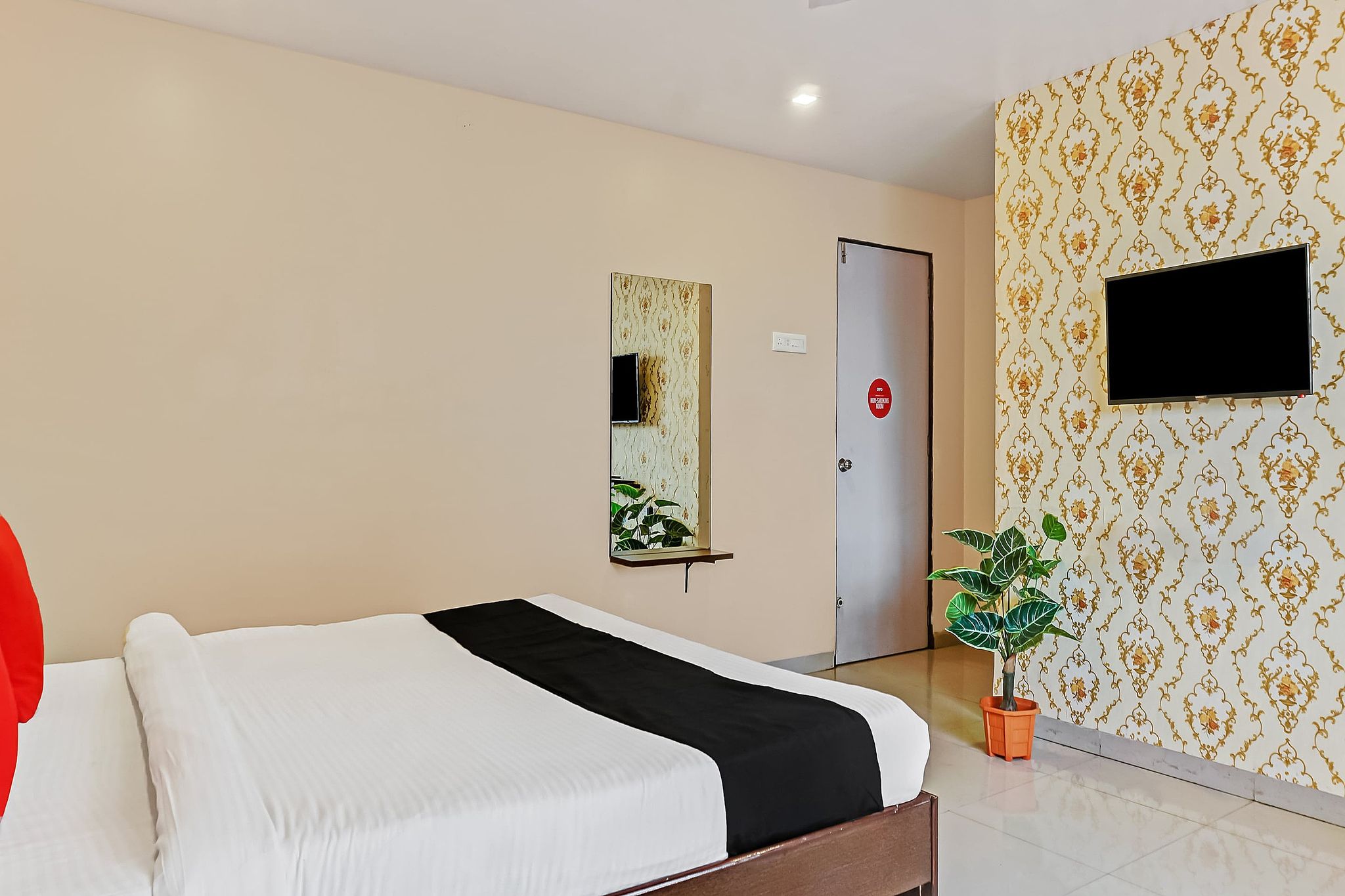 Super Hotel O Log Inn Plaza Near EON IT Park Classic 9