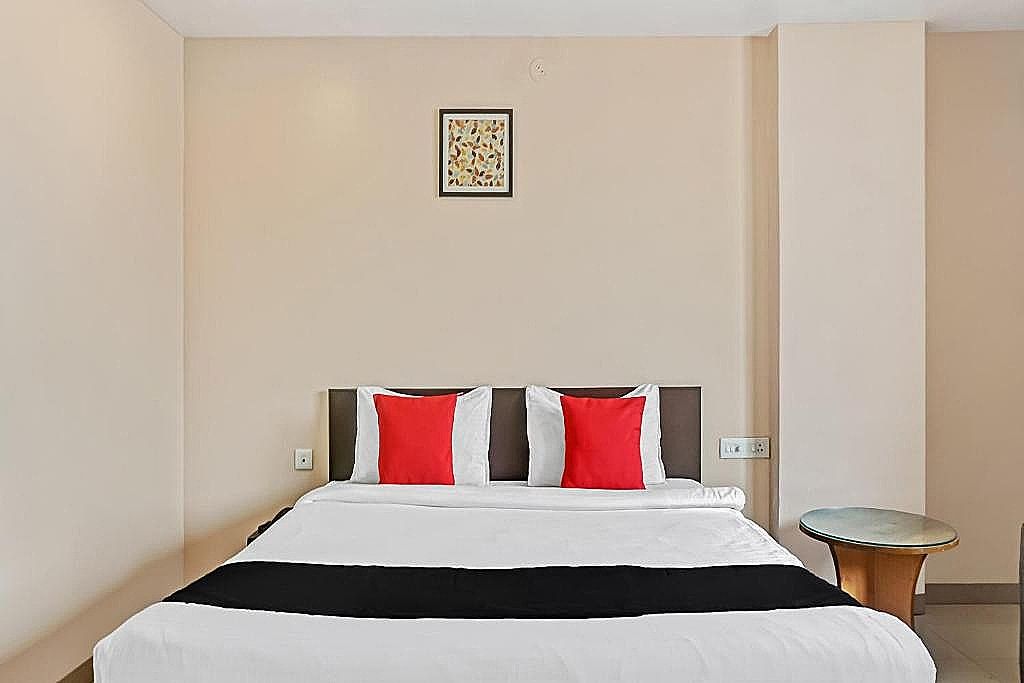 Super Hotel O Log Inn Plaza Near EON IT Park Classic