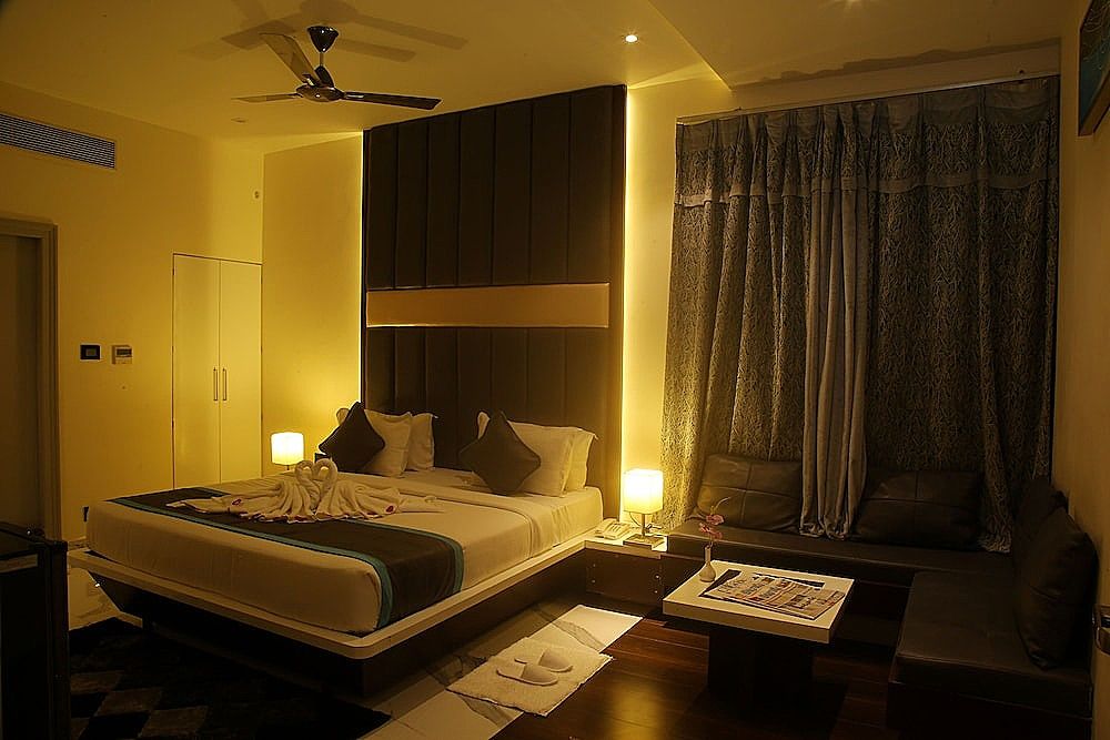 Park Signature Hotels - Royal Benza Luxury Room 7
