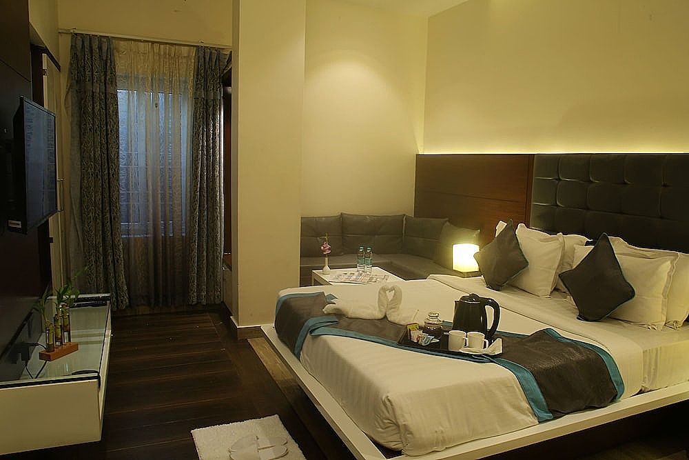 Park Signature Hotels - Royal Benza Standard Room, 1 Queen Bed, City View 6