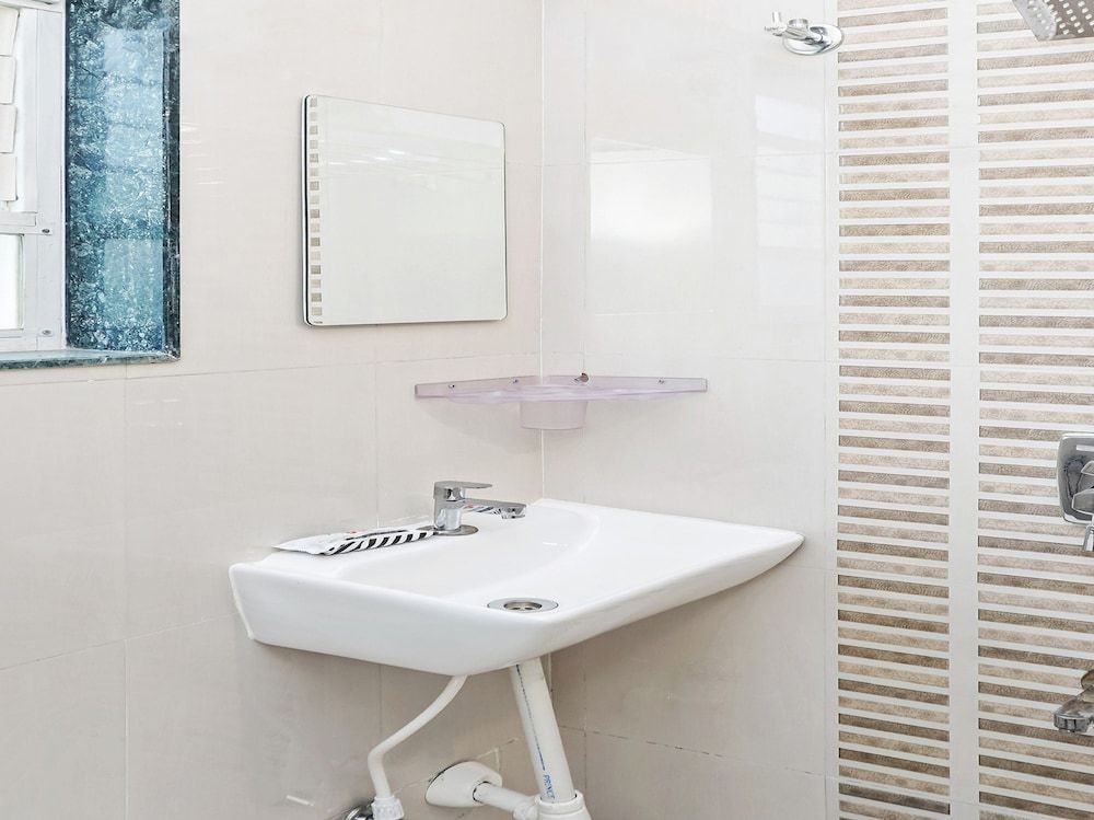 OYO 26191 Seema Residency Double or Twin Room 4