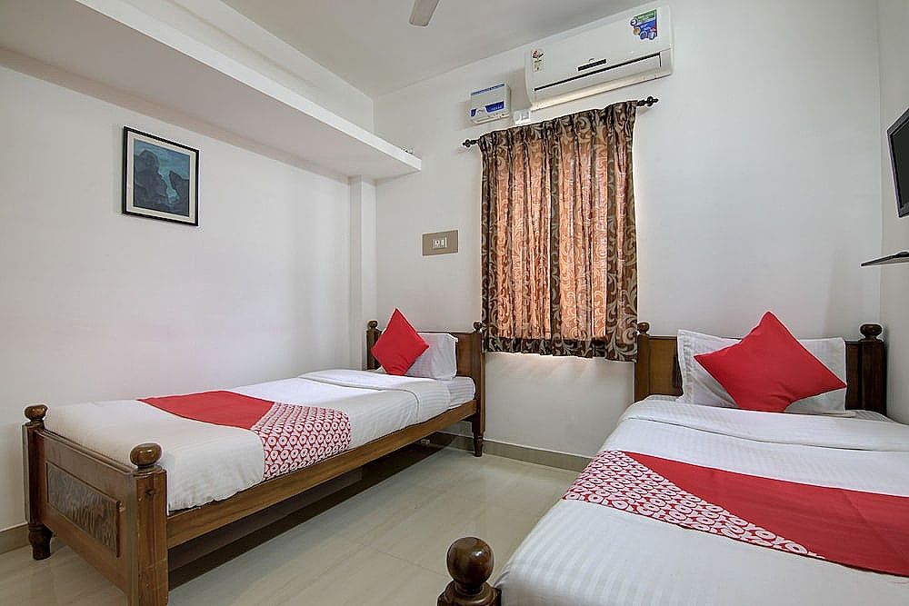 OYO 24044 Appledoor Service Apartment Standard Room 2