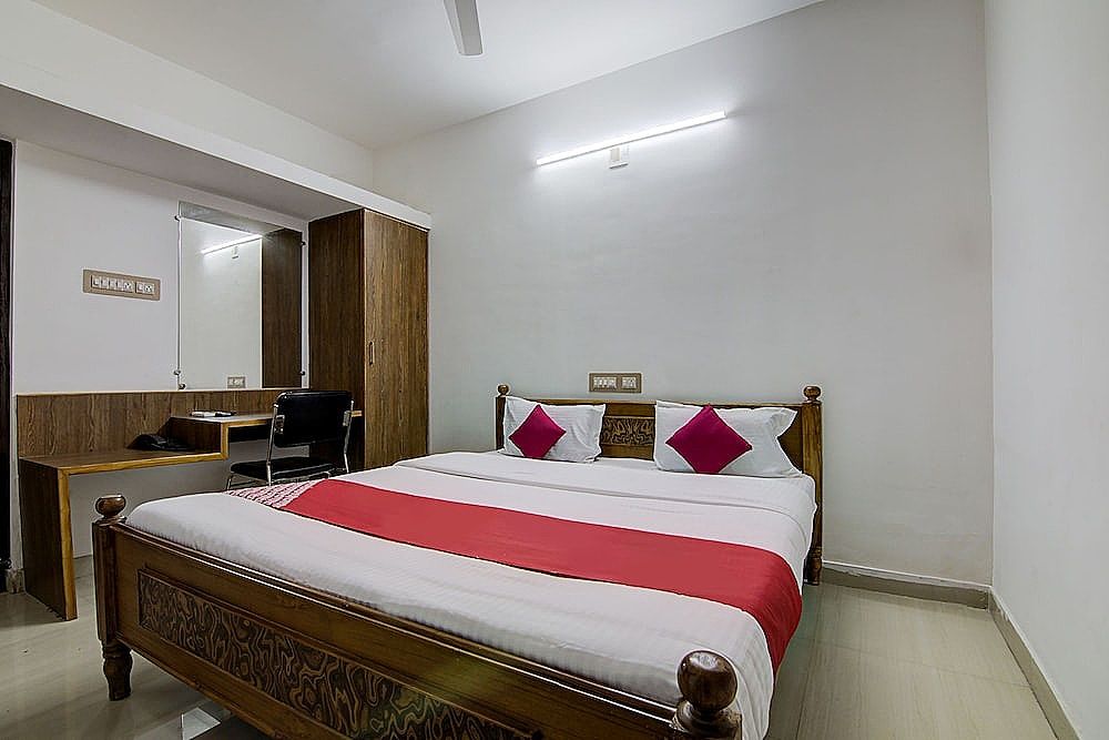 OYO 24044 Appledoor Service Apartment Standard Room