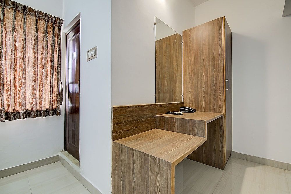 OYO 24044 Appledoor Service Apartment Standard Room 6