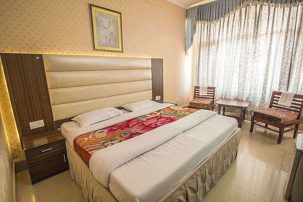 WOW STAYZ2 Jahanvi Dale Deluxe Room 2