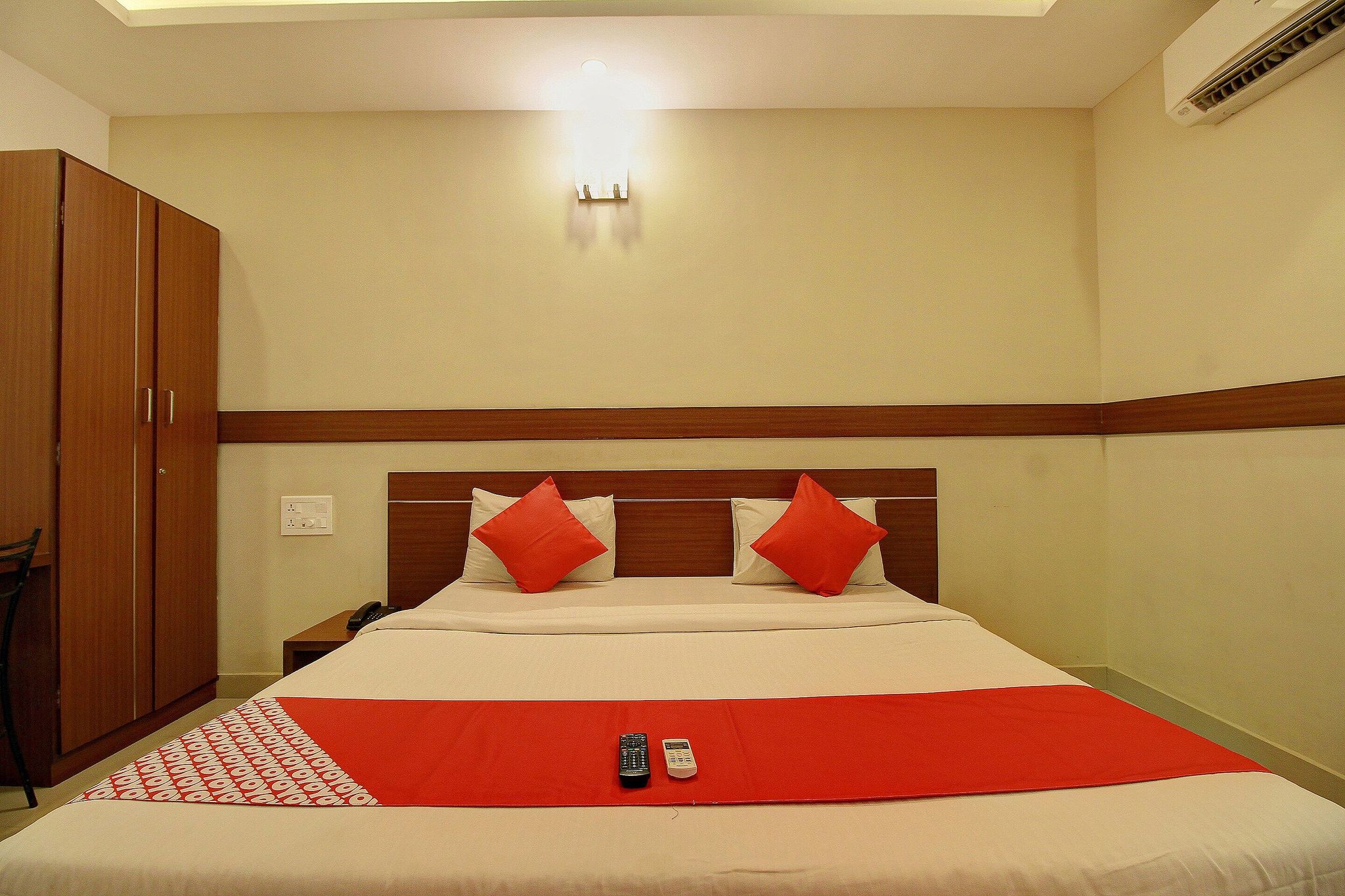 OYO Flagship 4594 Apartment Krish Inn Classic 13