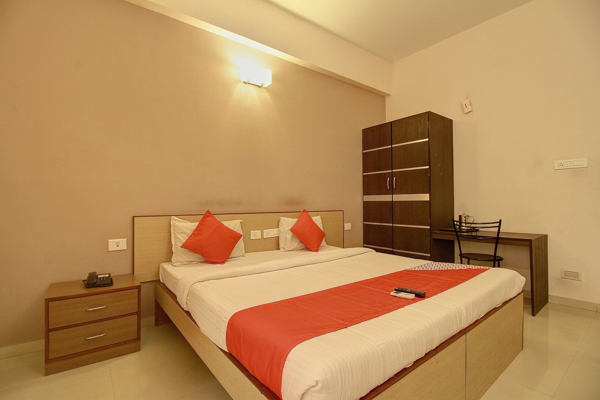 OYO Flagship 4594 Apartment Krish Inn Classic 13
