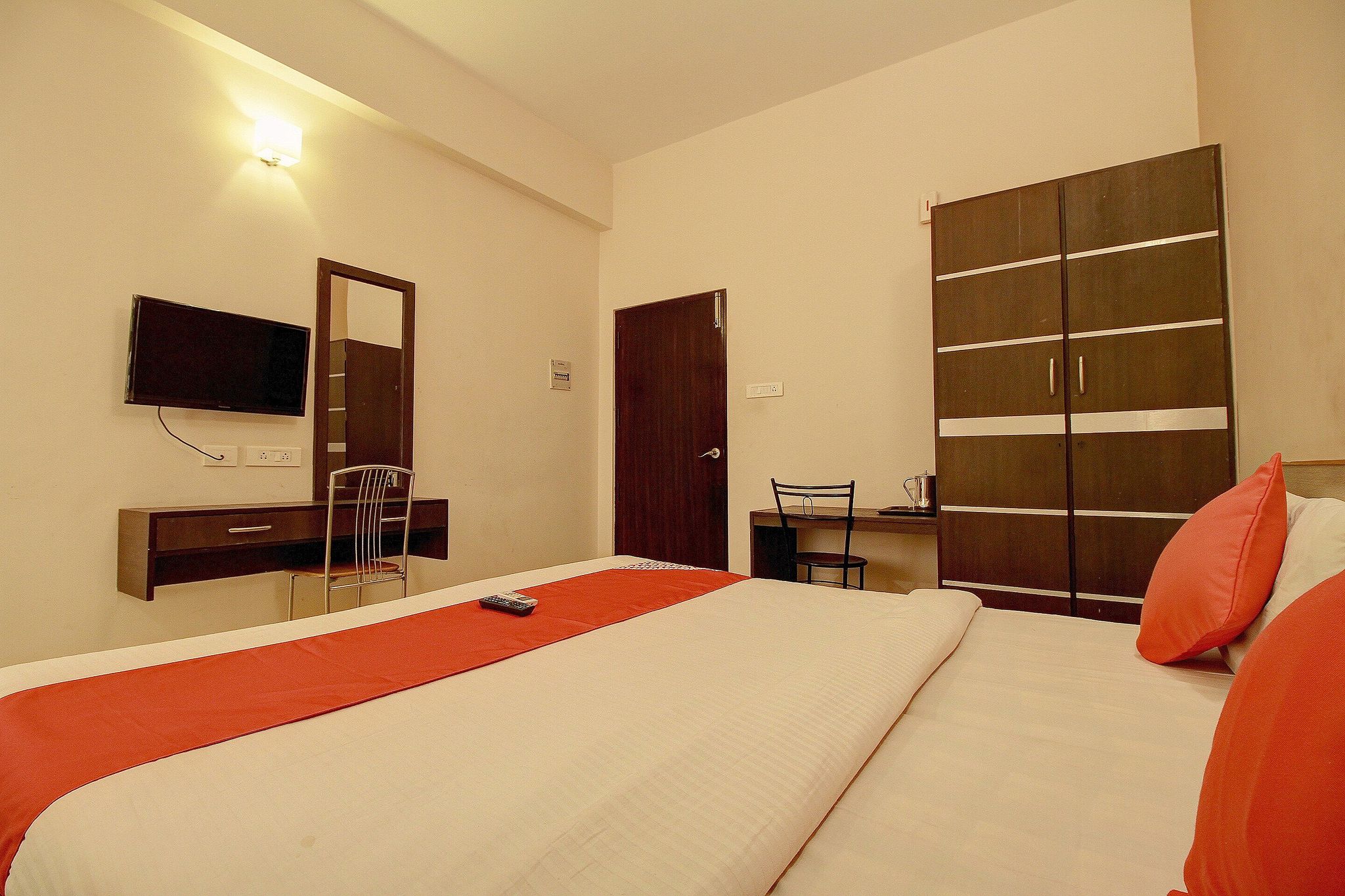 OYO Flagship 4594 Apartment Krish Inn Classic 4